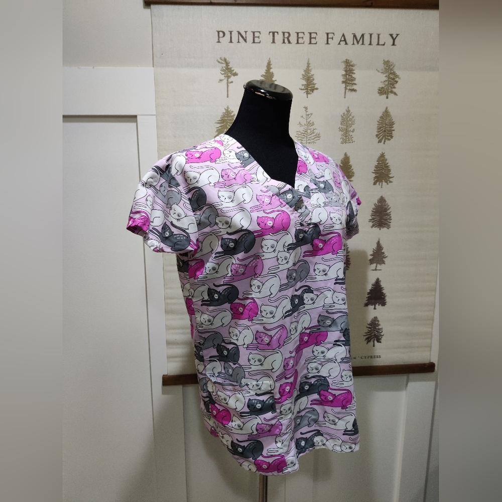 Cassandra O Women’s Scrub Top | Cat Print | Pink Gray Black | Size Small - Picture 2 of 8